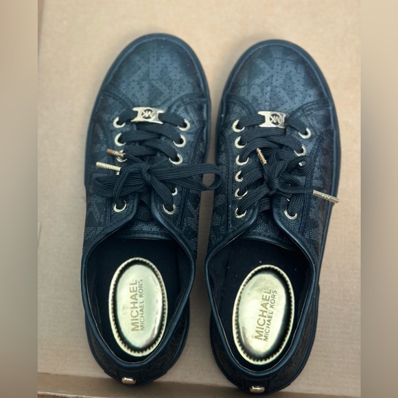 Micheal Kors Two-Tone Signature Logo sneakers - Picture 1 of 1
